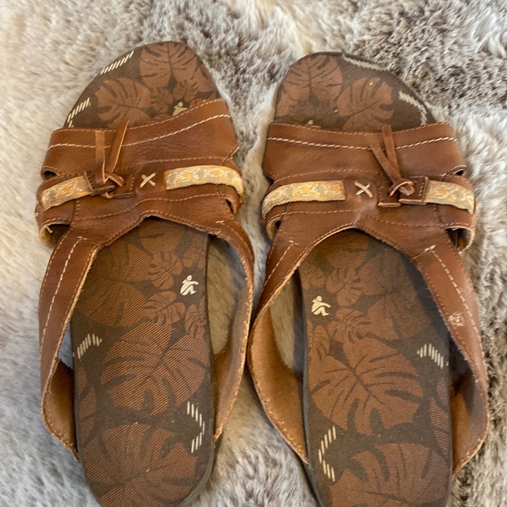 Leather slip on sandals. Comfort and well made.